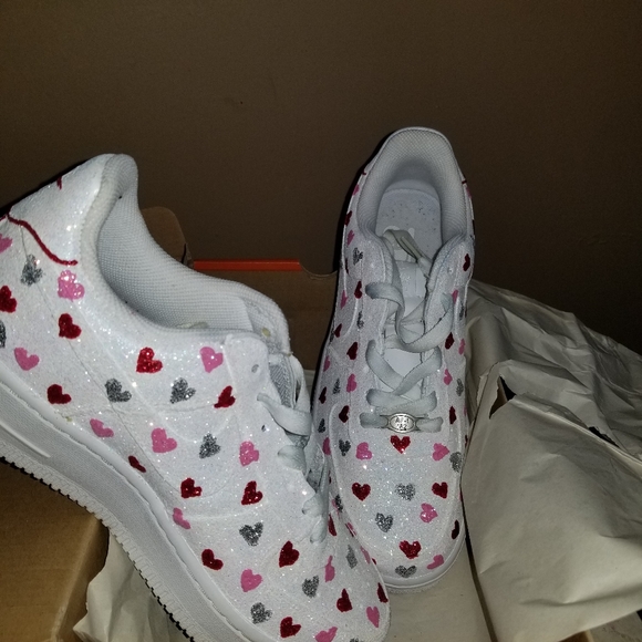 Nike Air Force 1 Valentine's glitter heart sneaker - Picture 2 of 4